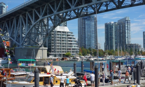 Mua vé máy bay đi Vancouver quận 1 TPHCM