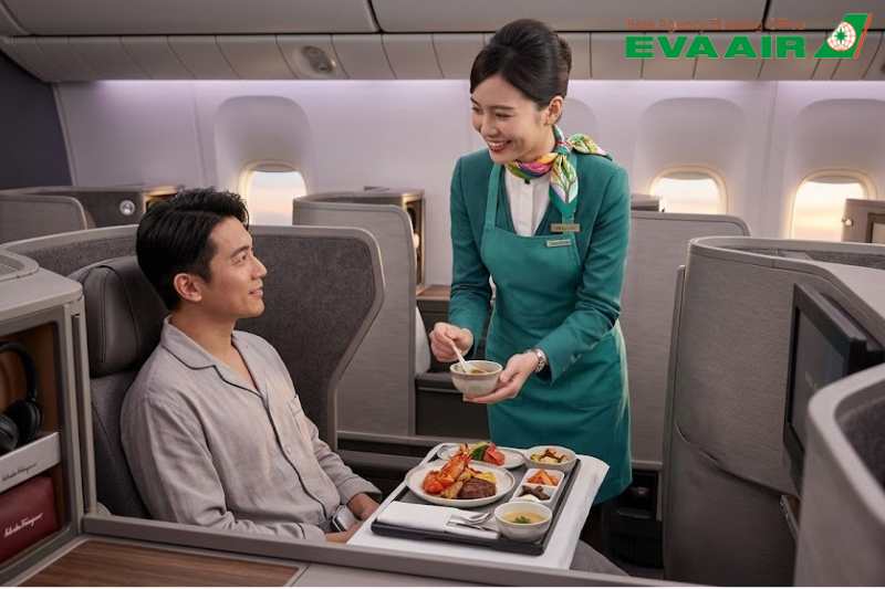 ve-may-bay-di-nagasaki-eva-air
