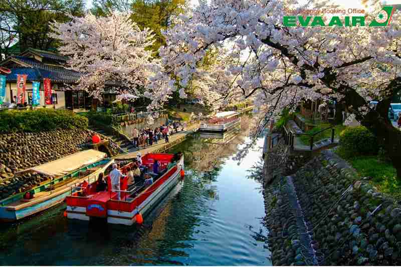 Đi du thuyền trên sông thư giãn