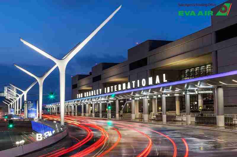 Kinh nghiệm di chuyển từ sân bay LAX đến sân SoFi