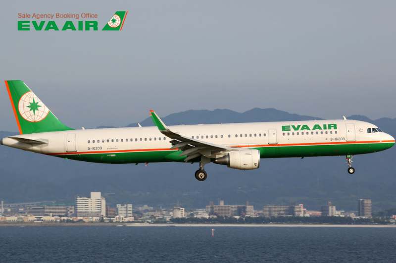 ve-may-bay-eva-air-di-komatsu