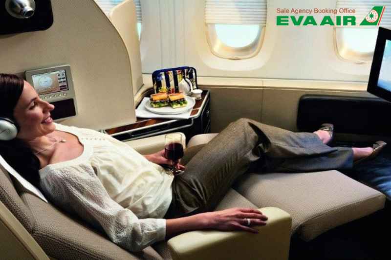 ve-may-bay-eva-air-di-hakodate