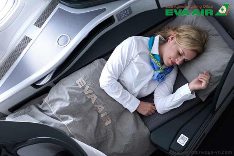 gia-ve-may-bay-di-kurume-eva-air