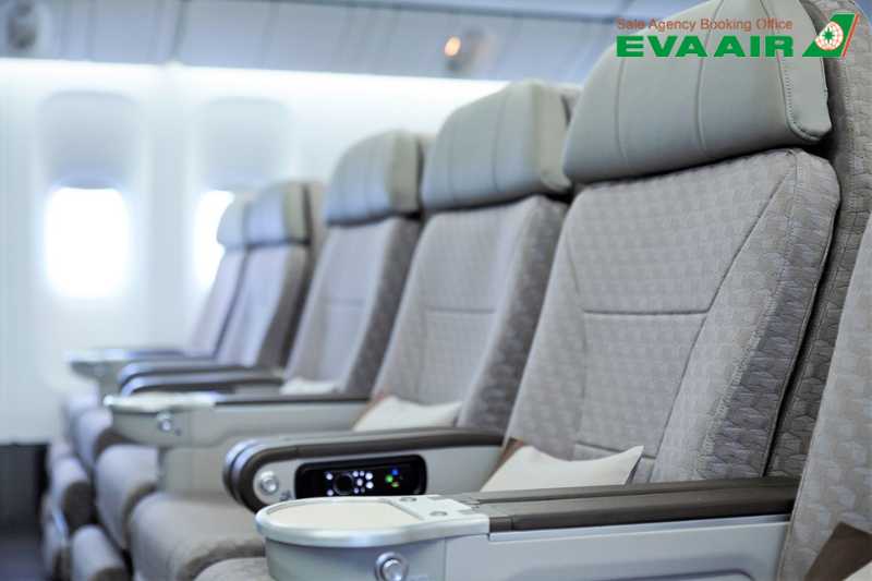 ve-may-bay-eva-air-di-okazaki