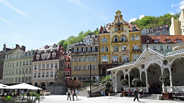 vé máy bay đi Karlovy Vary giá rẻ