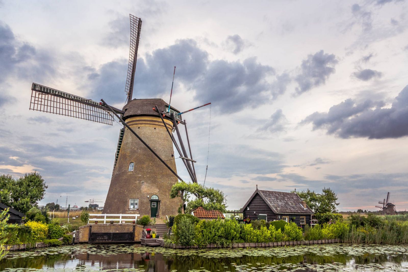  vé máy bay đi Rotterdam giá rẻ 