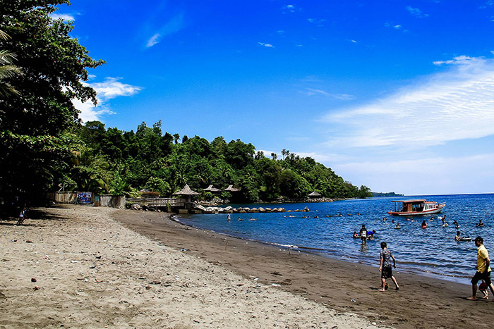 vé máy bay đi Manado giá rẻ 1