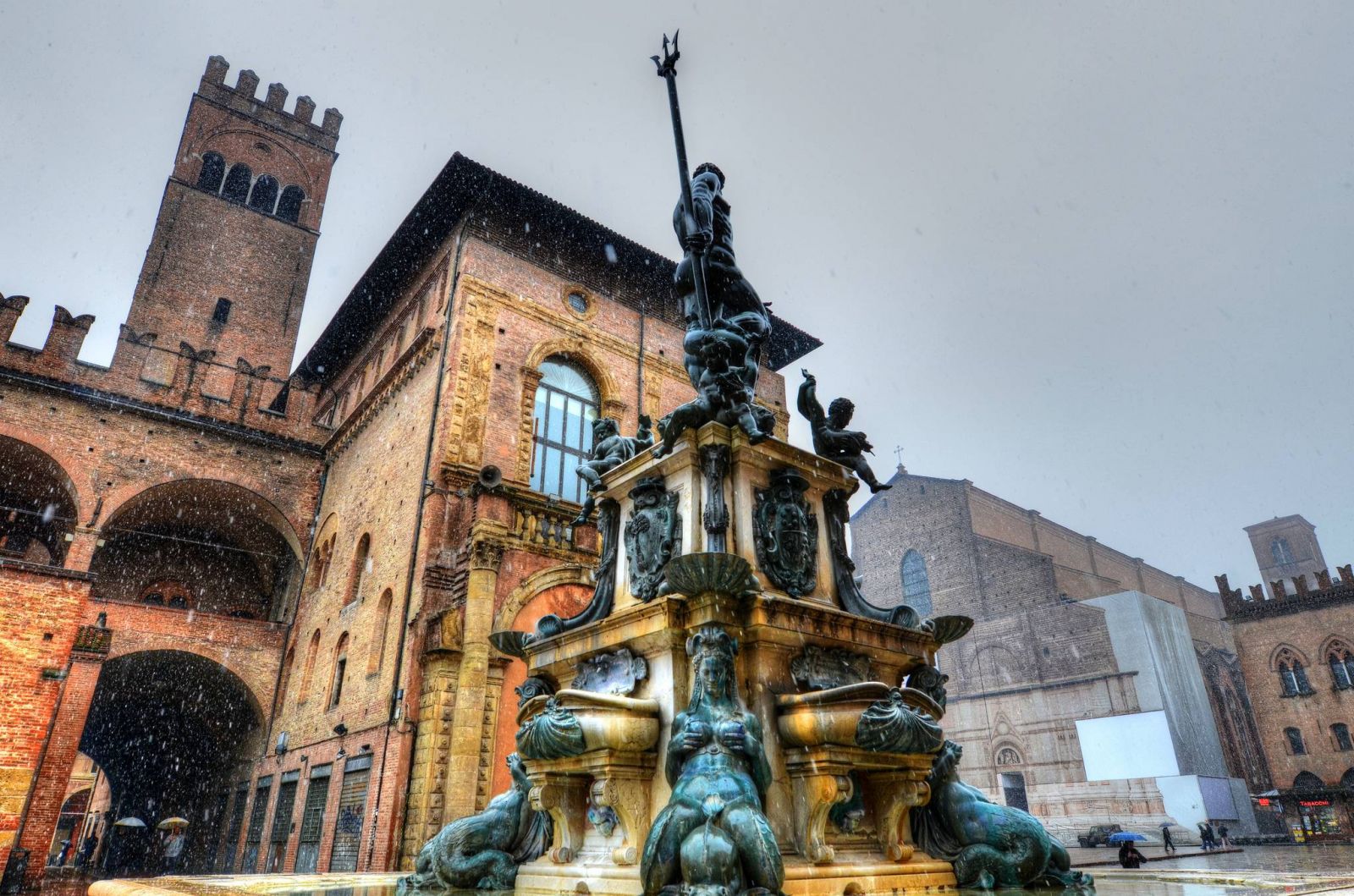 Vé máy bay đi Bologna giá rẻ