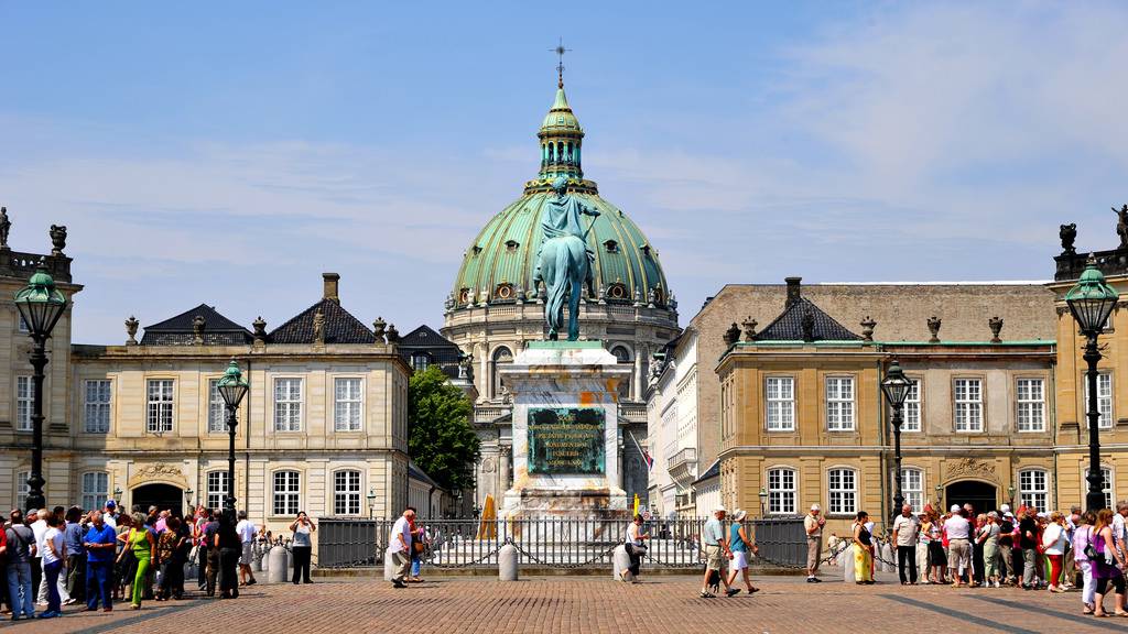 vé máy bay đi Copenhagen giá rẻ 