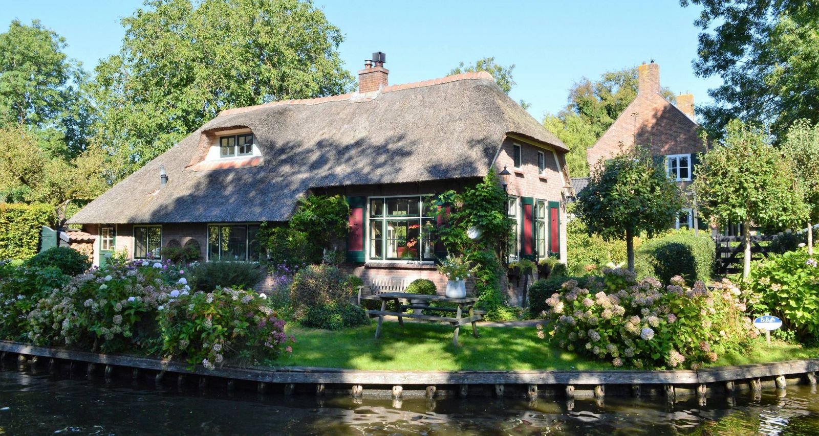 vé máy bay đi Hà Lan giá rẻ