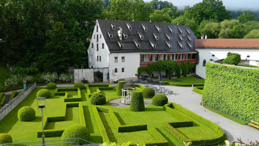 vé máy bay đi Innsbruck giá rẻ