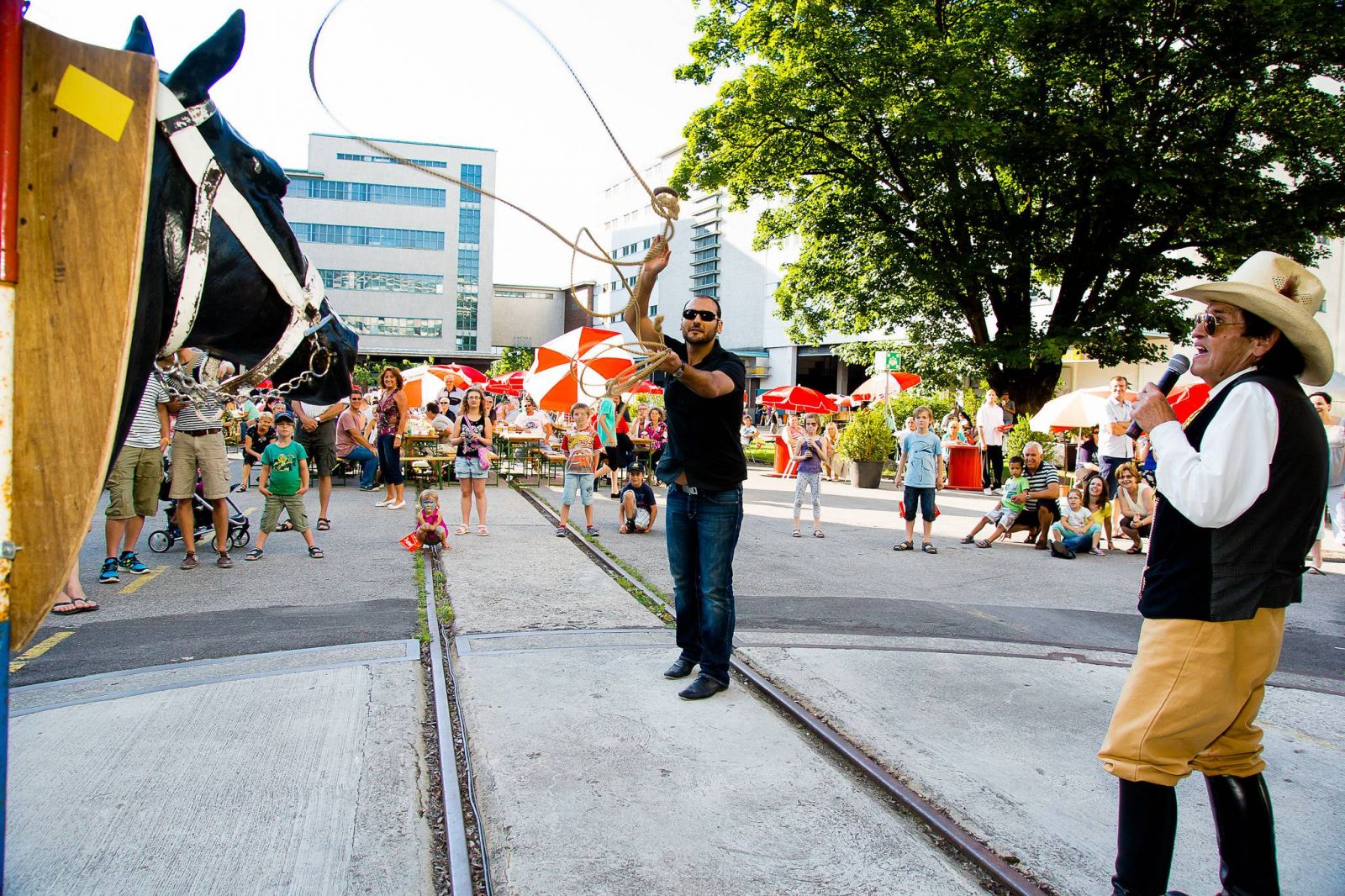 vé máy bay đi Linz giá rẻ