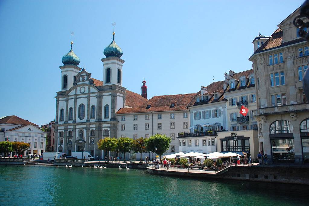 vé máy bay đi Lucene giá rẻ