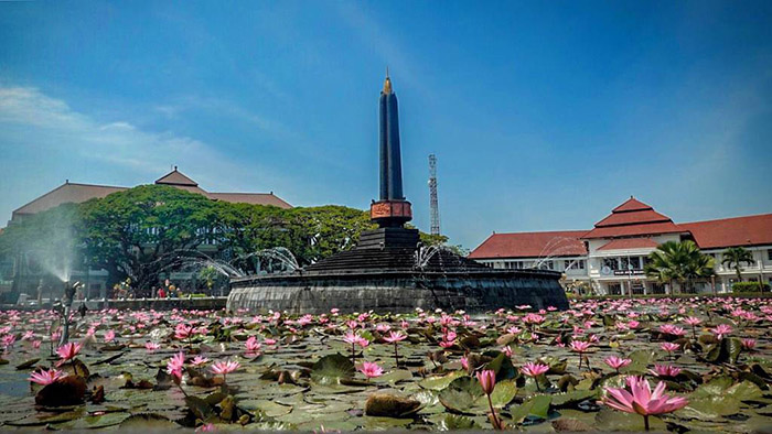 ​  Thành phố Malang có nhiều địa điểm du lịch thu hút du khách như những bãi biển kỳ lạ, những công viên giải trí  ​