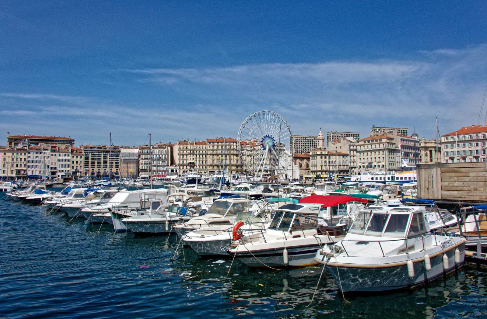 Vé máy bay EVA Air giá rẻ đi Marseille – Pháp