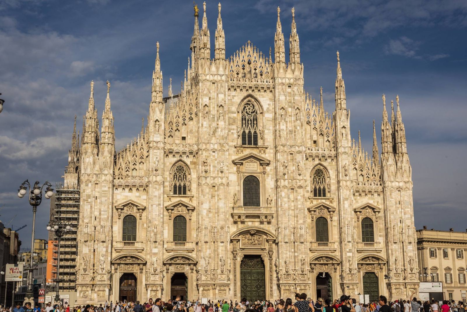 Vé máy bay EVA Air giá rẻ đi Milano – Ý