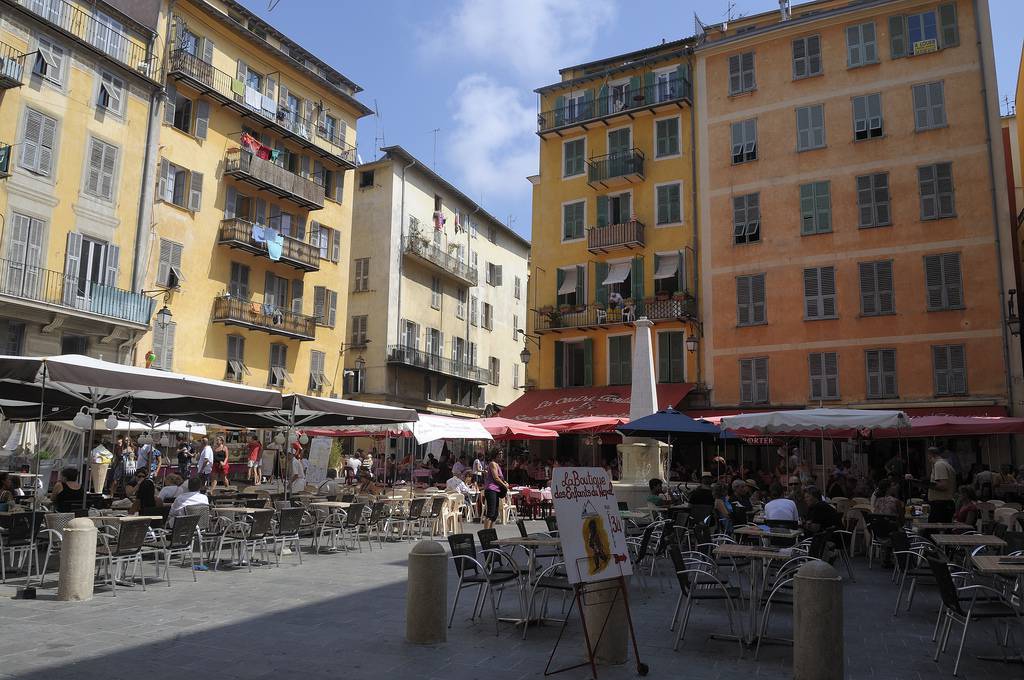 Vé máy bay EVA Air giá rẻ đi Nice – Pháp