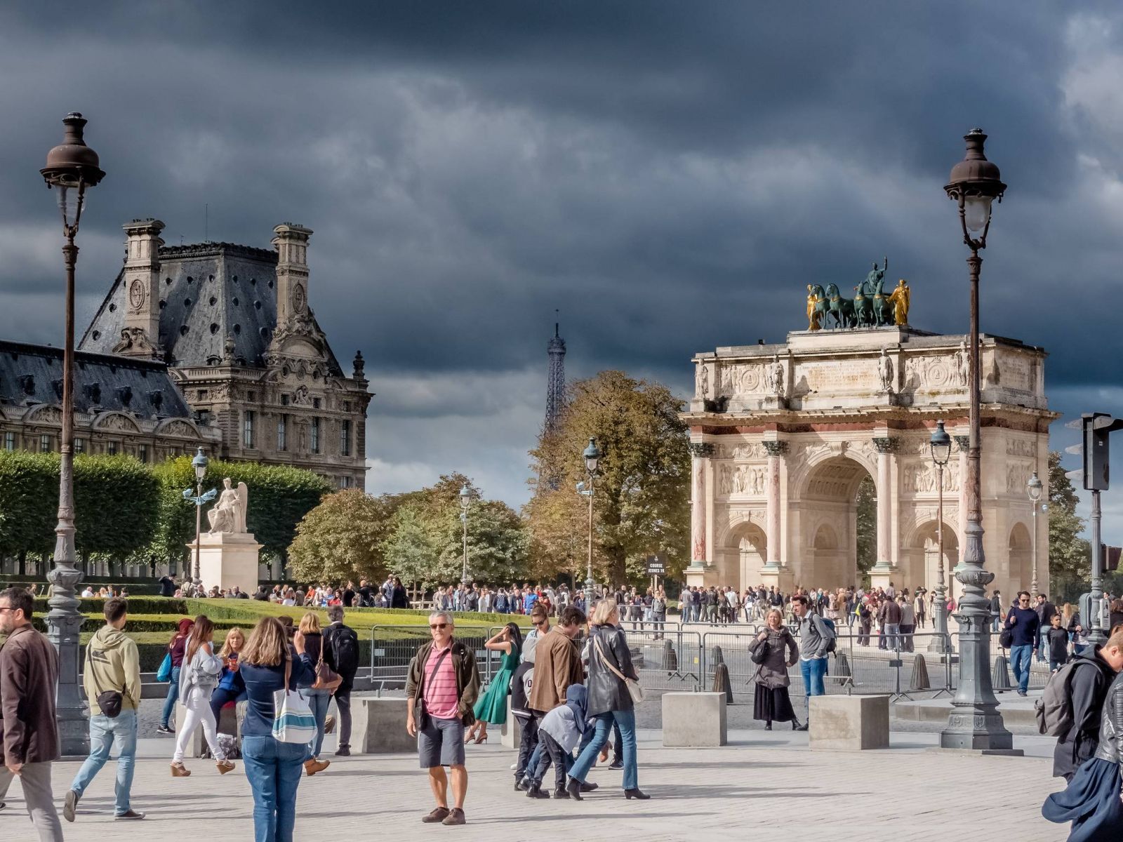 Vé máy bay EVA Air giá rẻ đi Pháp