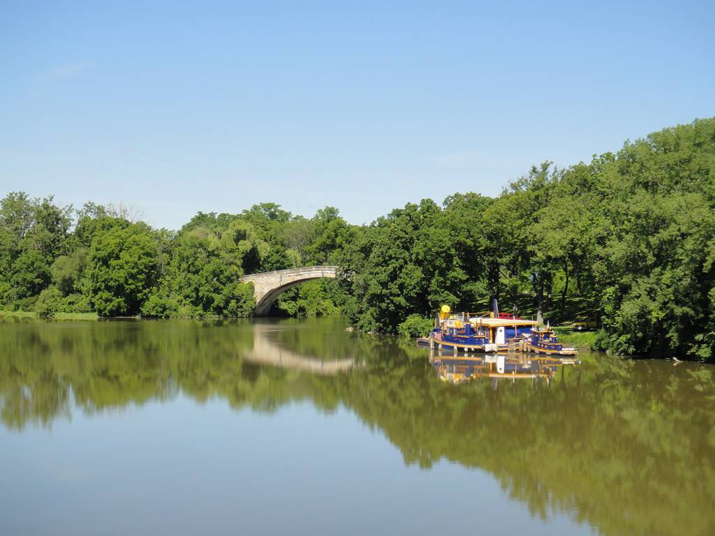 ve-may-bay-di-rochester-eva-air