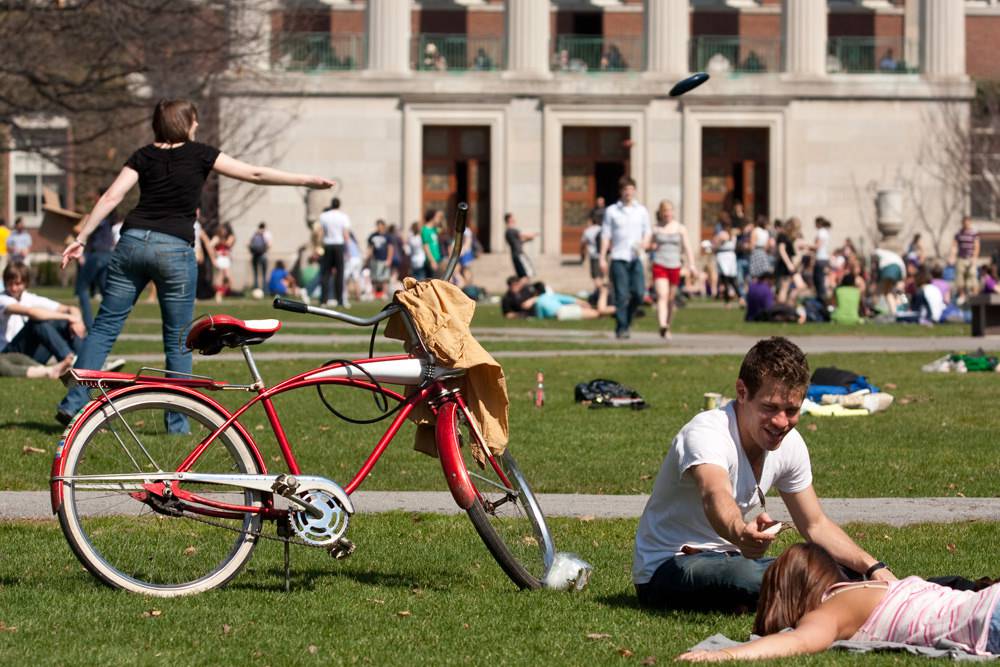 ve-may-bay-di-rochester-eva-air