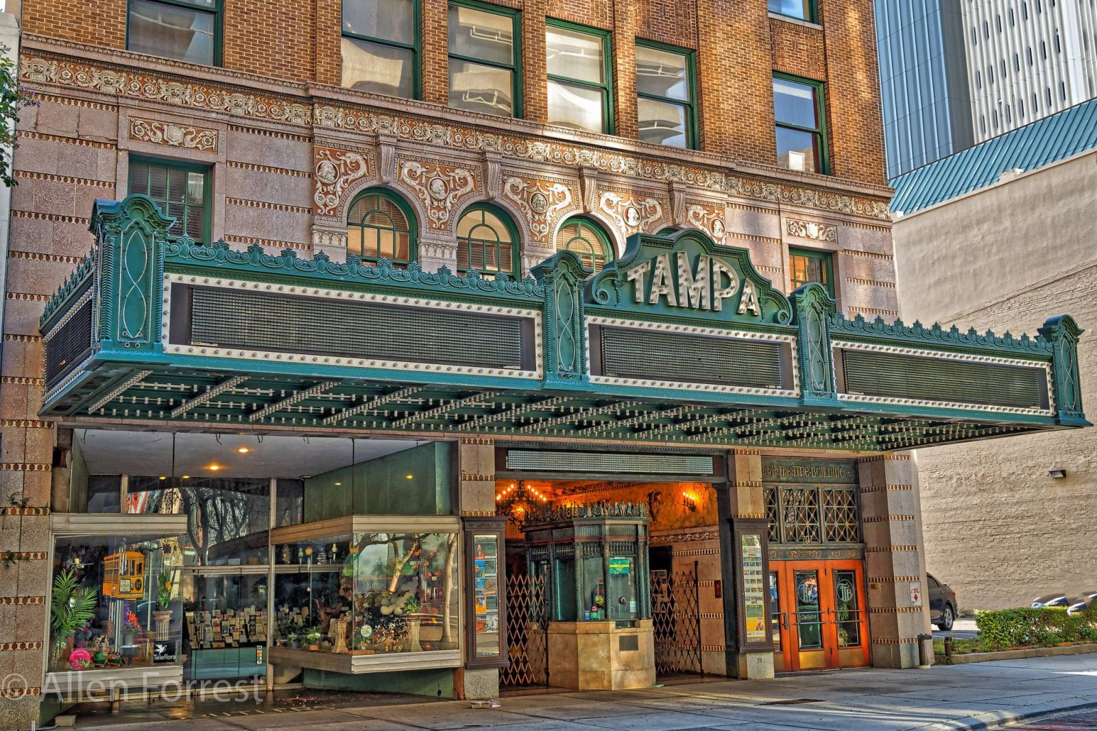 ve-may-bay-di-tampa-eva-air