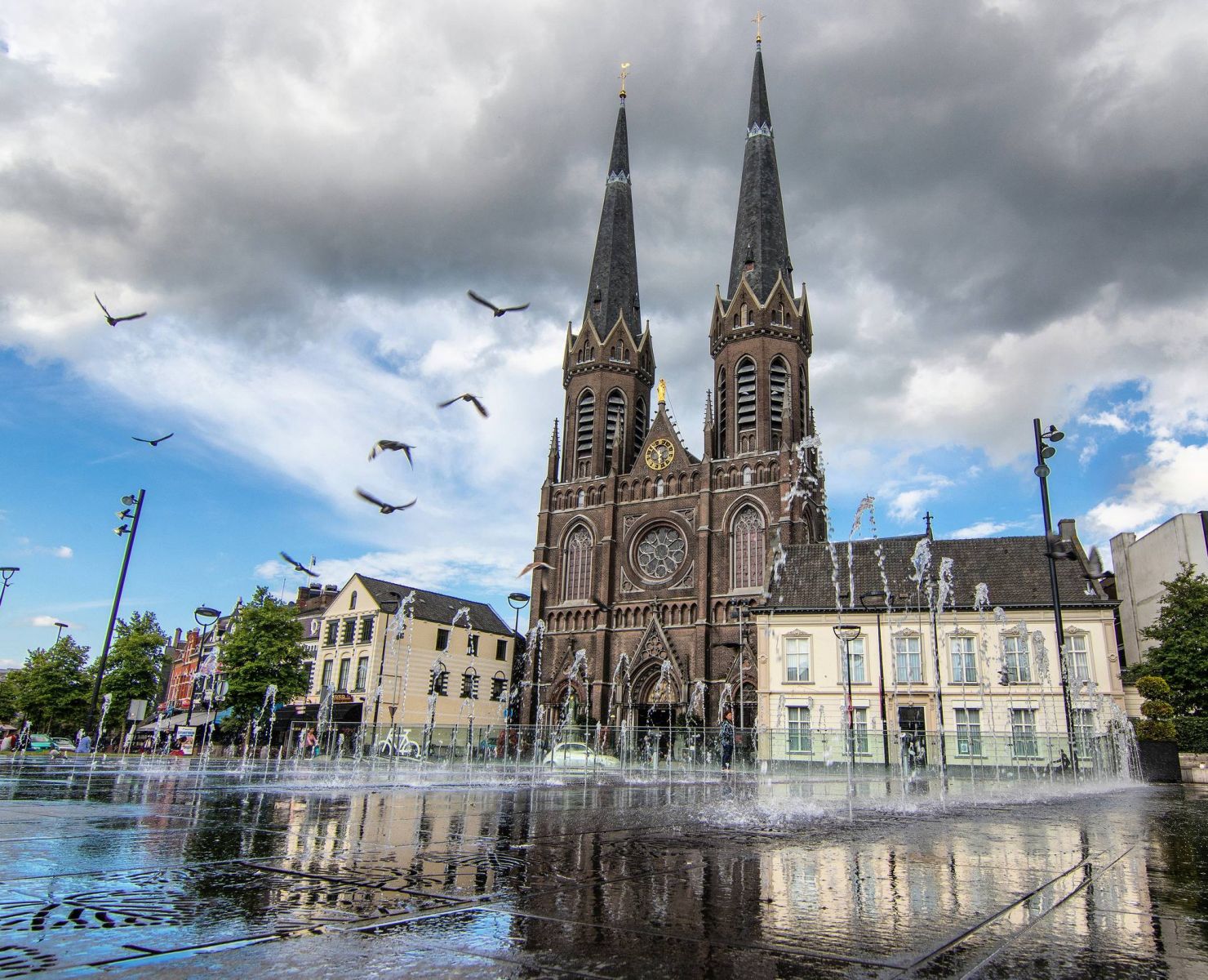 vé máy bay đi Tilburg giá rẻ