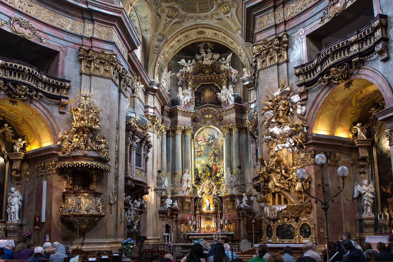 vé máy bay đi Vienna giá rẻ