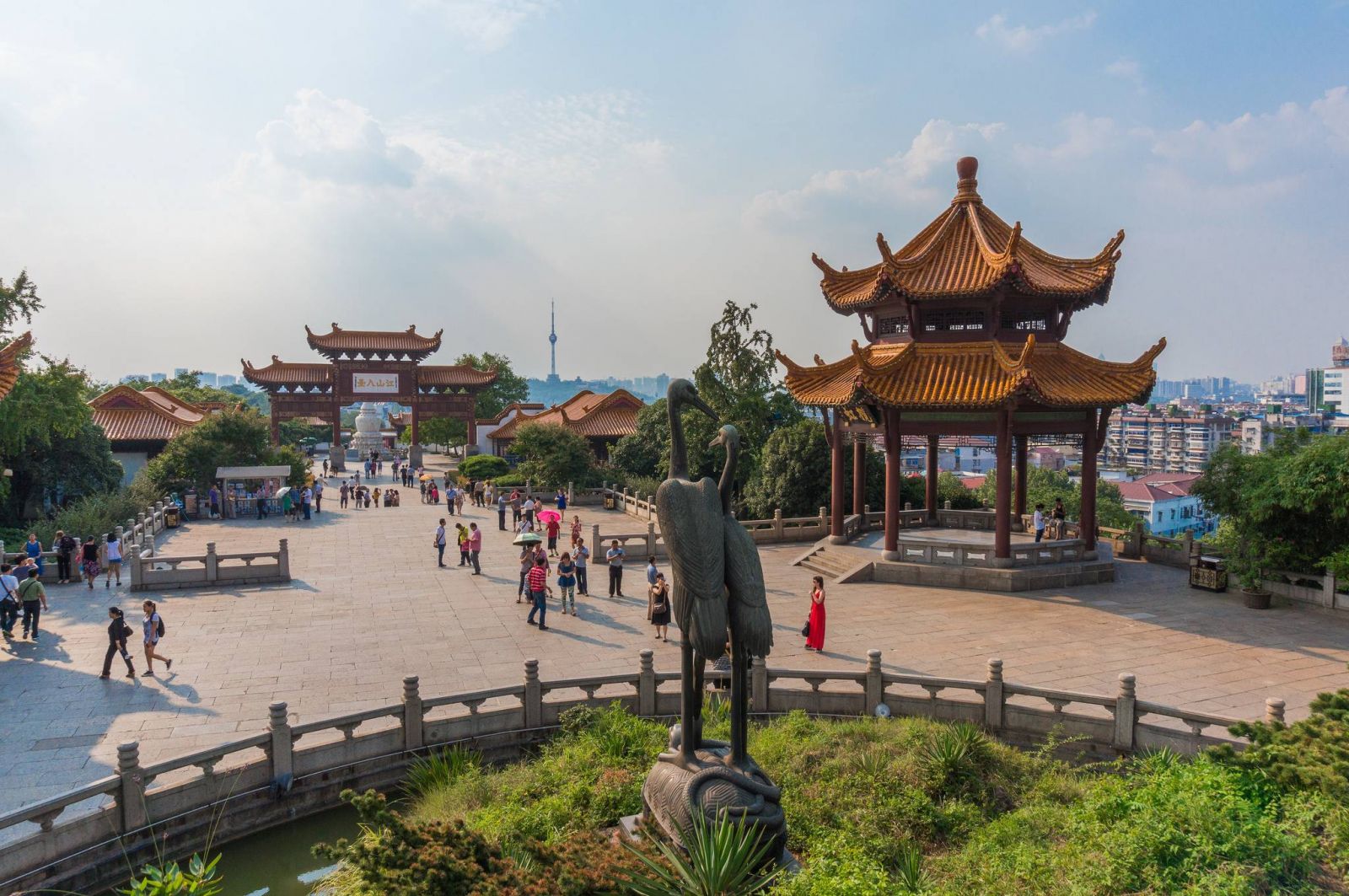 vé máy bay đi Vũ Hán giá rẻ