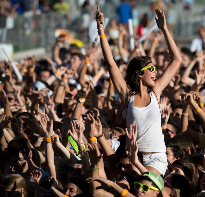 ve-may-bay-di-west-palm-beach-eva-air