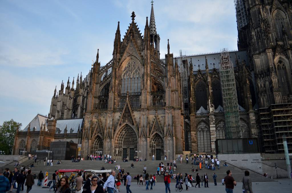 vé máy bay đi Cologne giá rẻ