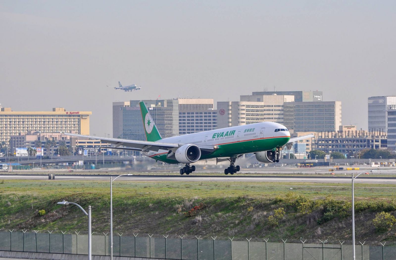 vé máy bay đi Hamburg giá rẻ