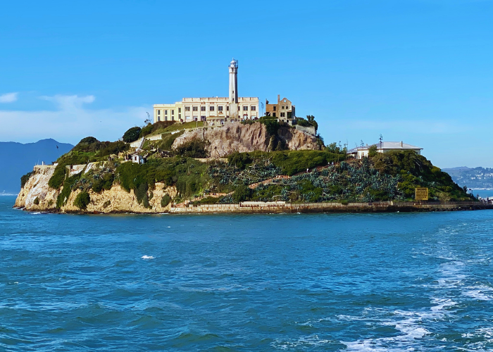 gia-ve-may-bay-di-my-la-bao-nhieu