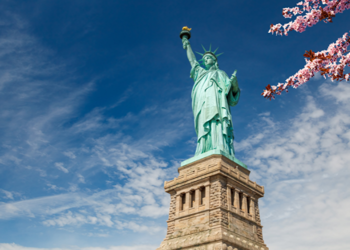 gia-ve-may-bay-di-my-la-bao-nhieu