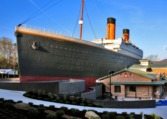 gia-ve-may-bay-di-my-la-bao-nhieu