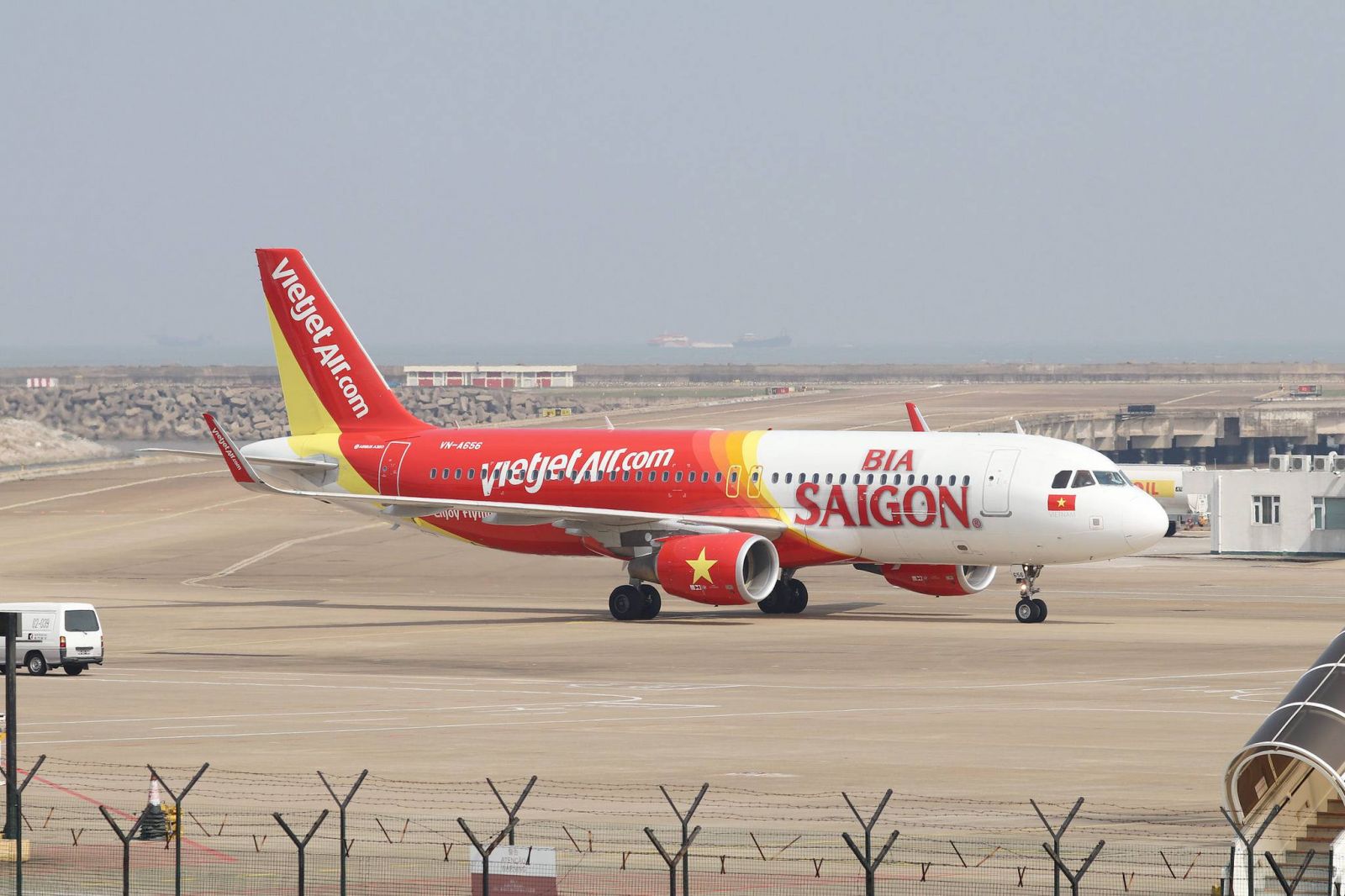 Bán vé máy bay Tết 2025