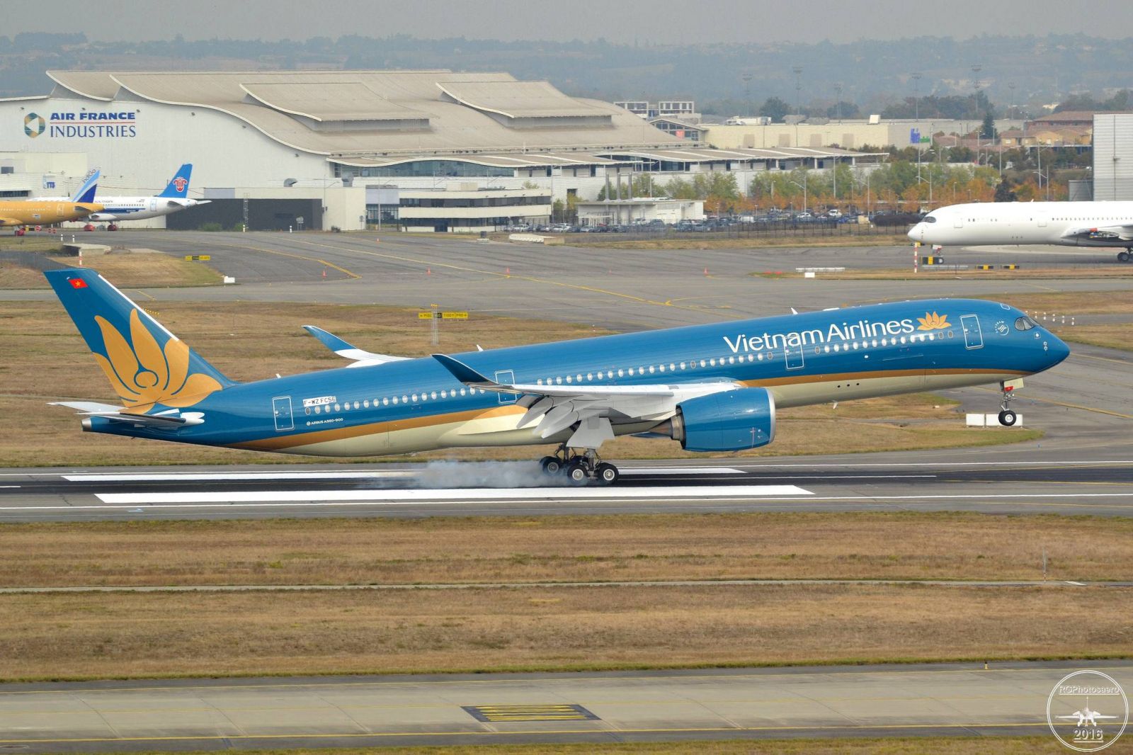 Bán vé máy bay Tết 2025