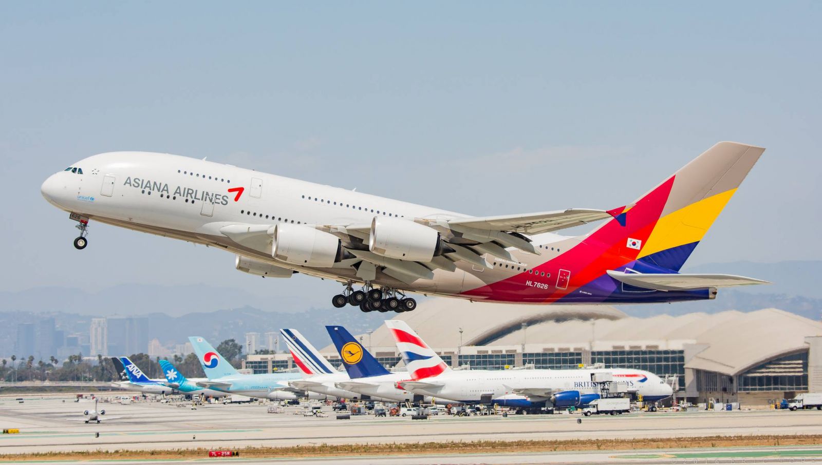 giá vé máy bay đi Canada khứ hồi