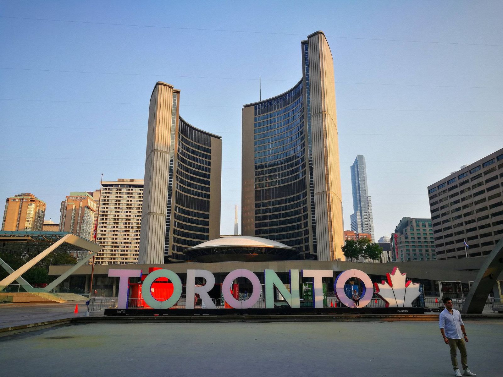 Giá vé máy bay đi Toronto Canada