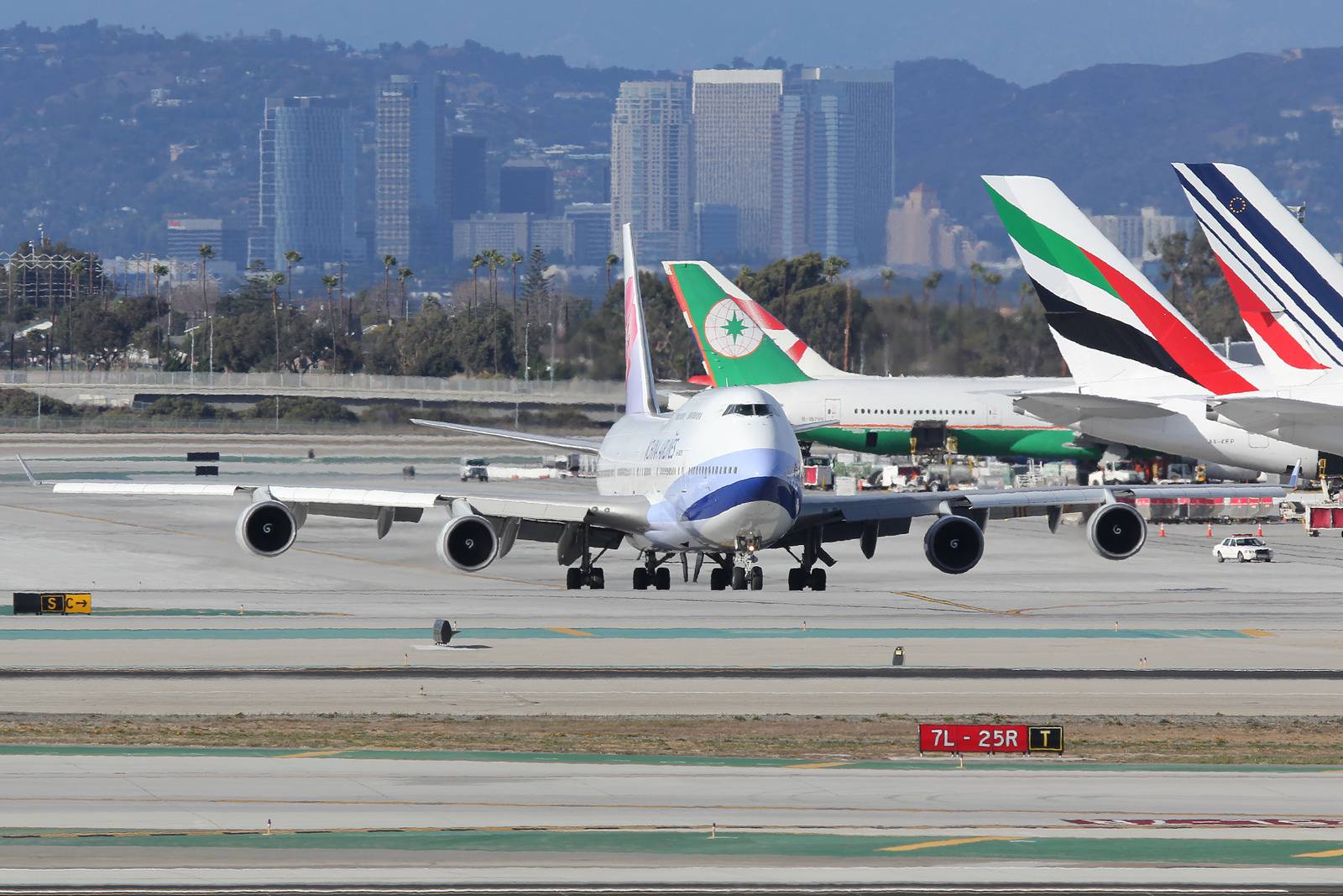 Giá vé máy bay đi Toronto Canada