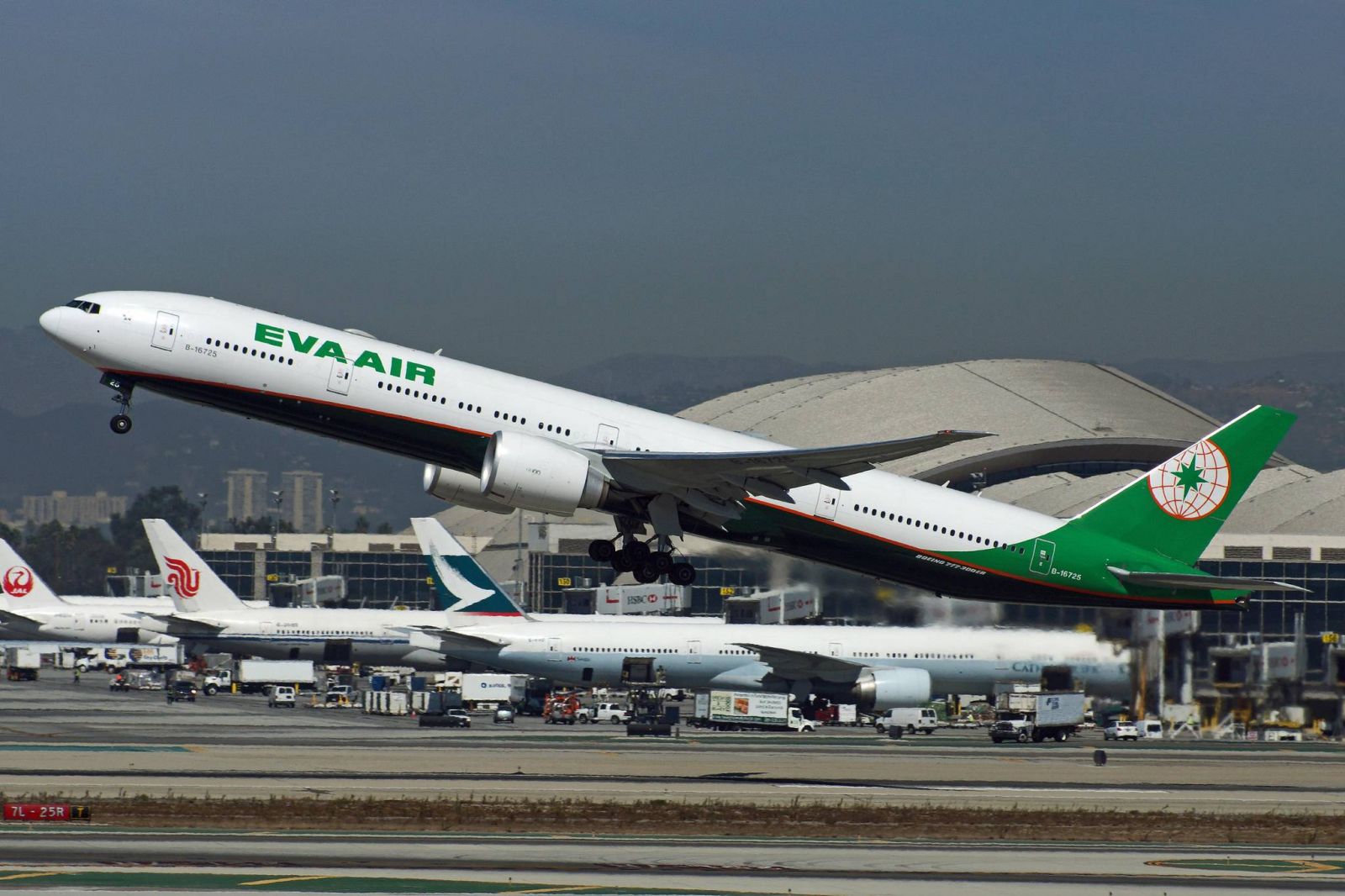 Giá vé máy bay từ Mỹ về Việt Nam