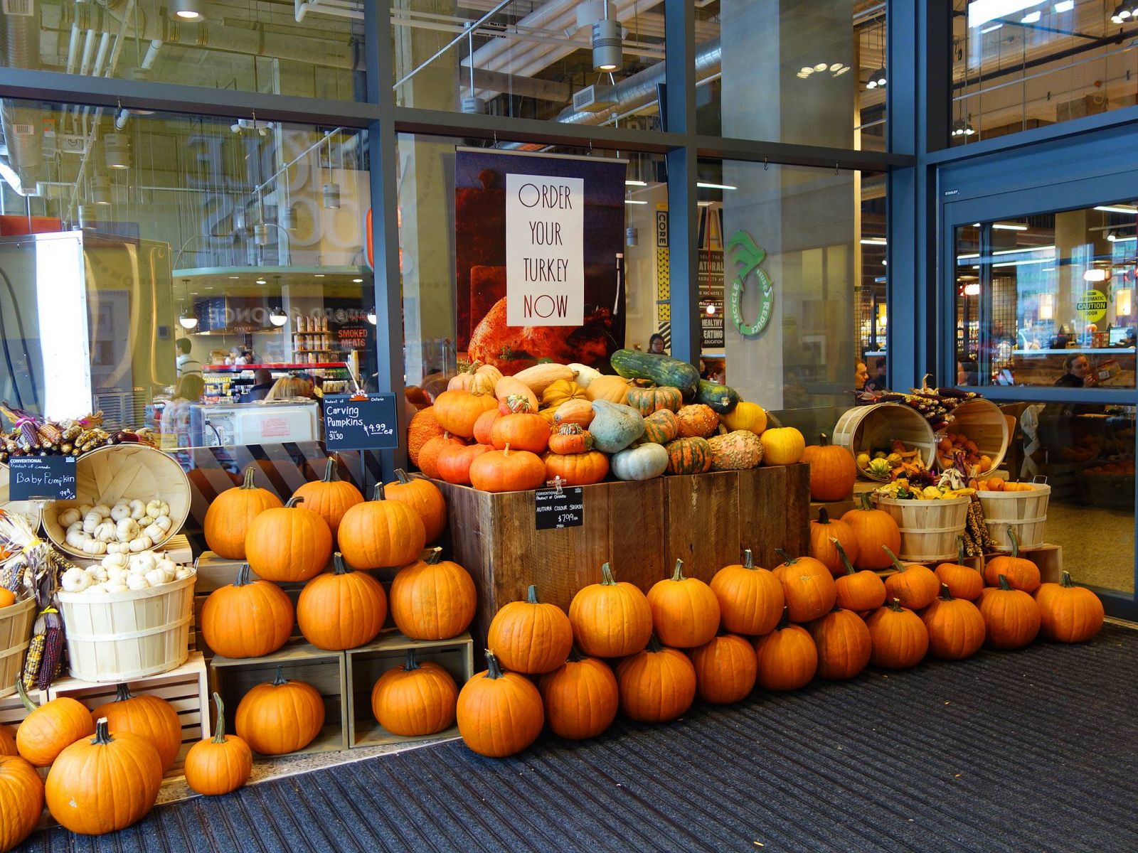 Vé máy bay đi Canada ngày Halloween
