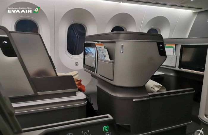 Không gian ghế ngồi EVA Air