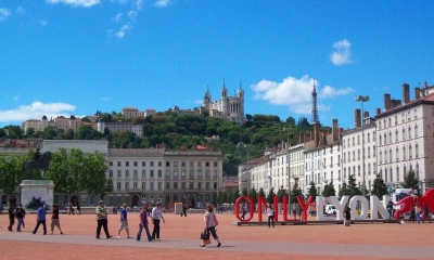 Vé máy bay EVA Air giá rẻ đi Lyon – Pháp